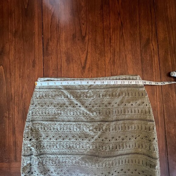 Women's Gap Olive Green eyelet mini skirt, Size 6 - Picture 2 of 8